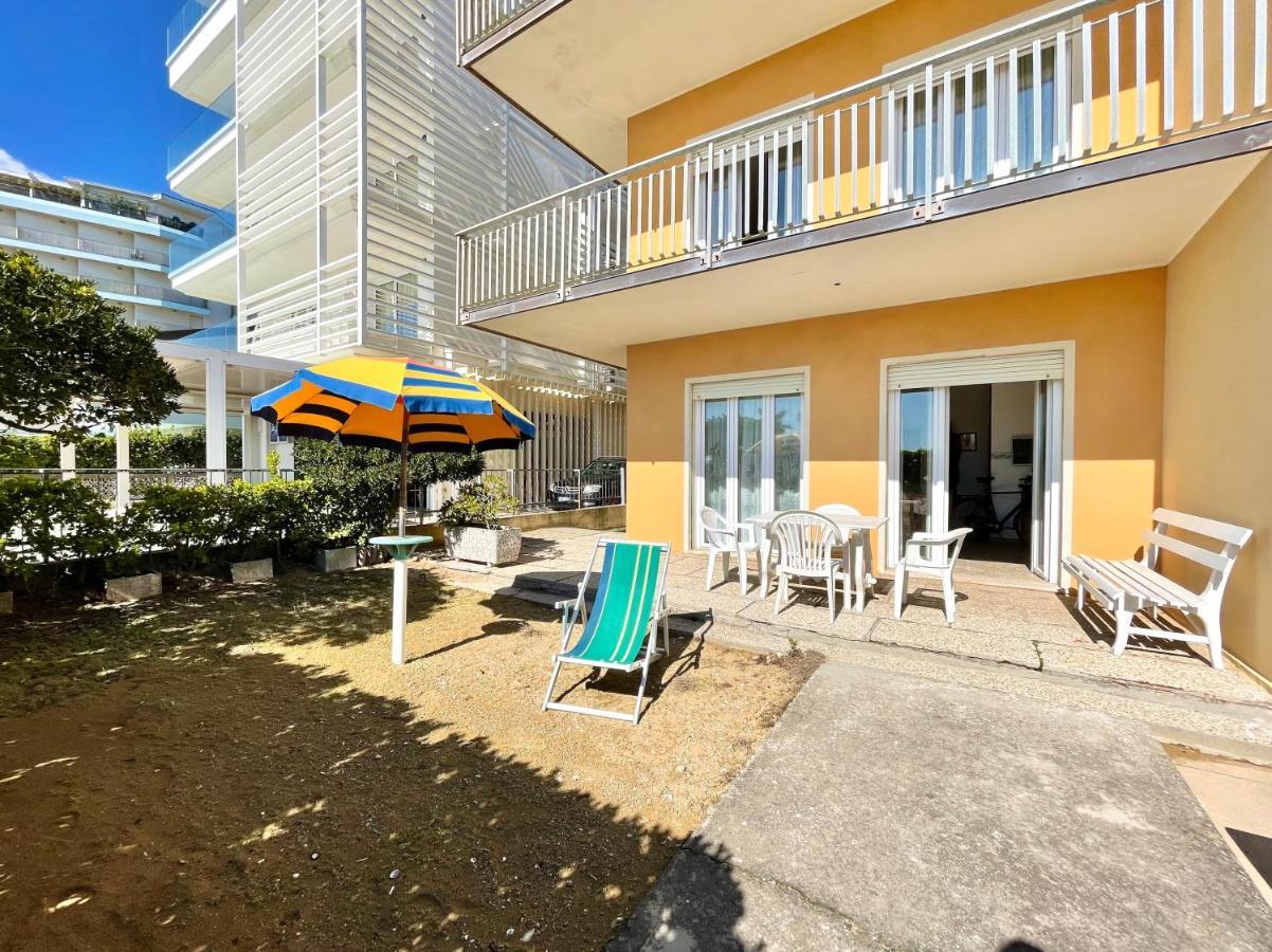 Villa Fronte Mare-Carraro Immobiliare Jesolo - Family Apartments Zewnętrze zdjęcie
