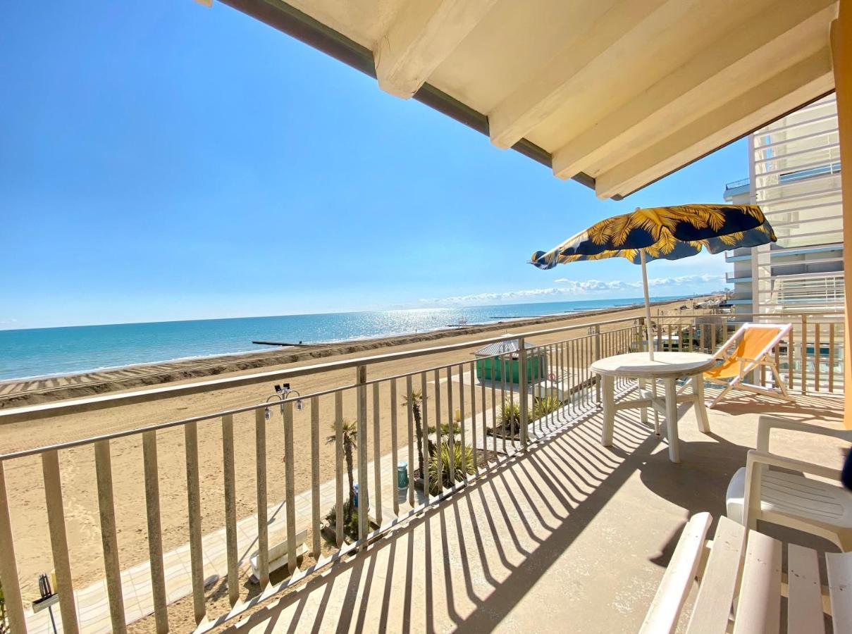 Villa Fronte Mare-Carraro Immobiliare Jesolo - Family Apartments Zewnętrze zdjęcie
