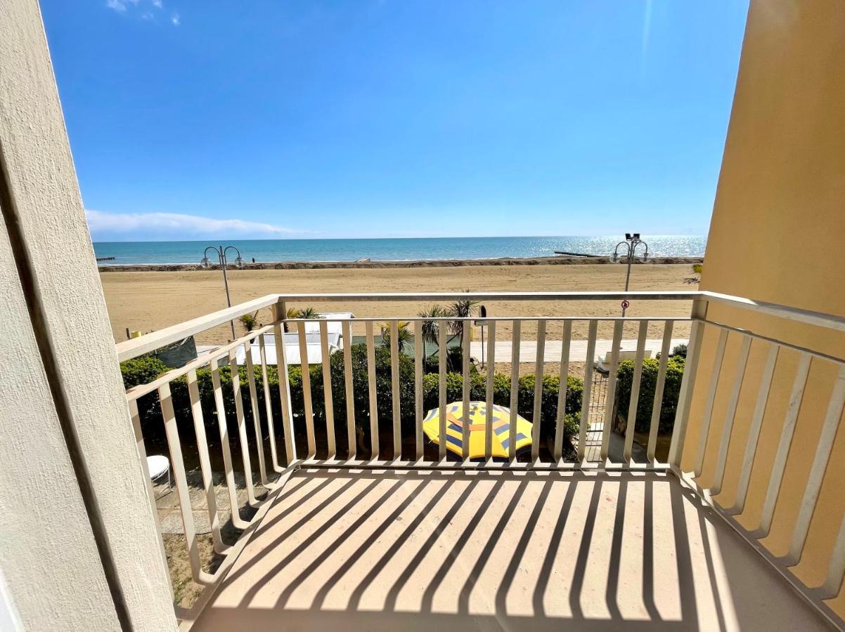 Villa Fronte Mare-Carraro Immobiliare Jesolo - Family Apartments Zewnętrze zdjęcie